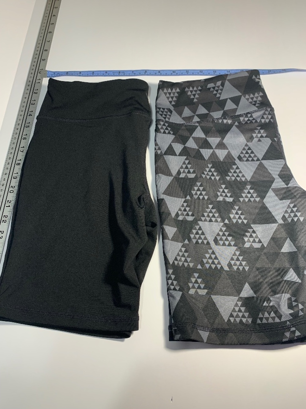 2 pack old navy active wear biker shorts (size large)